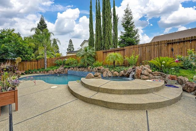 549 Fifteen Mile Dr, Roseville, CA 95678