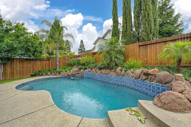 549 Fifteen Mile Dr, Roseville, CA 95678