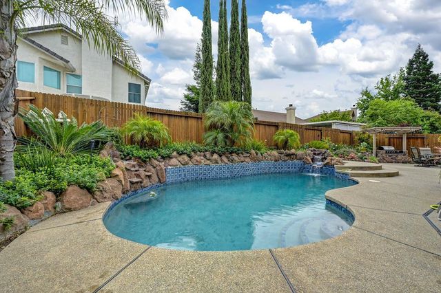 549 Fifteen Mile Dr, Roseville, CA 95678