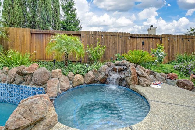 549 Fifteen Mile Dr, Roseville, CA 95678