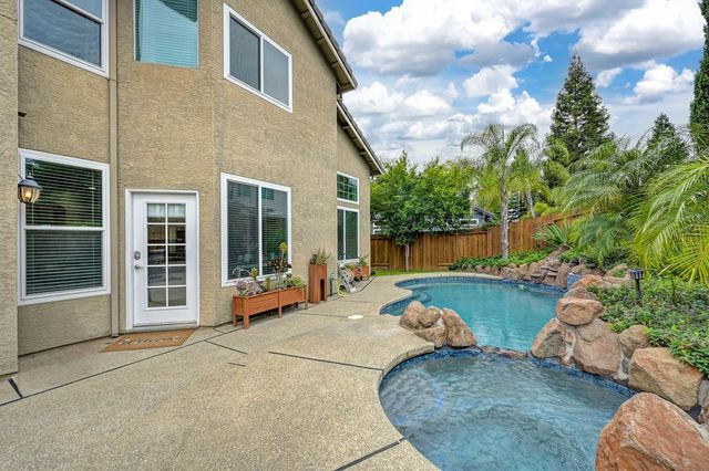 549 Fifteen Mile Dr, Roseville, CA 95678