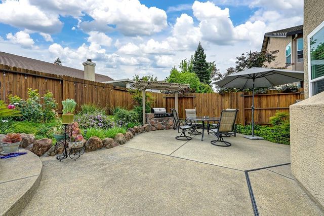 549 Fifteen Mile Dr, Roseville, CA 95678