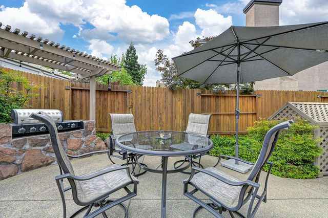 549 Fifteen Mile Dr, Roseville, CA 95678