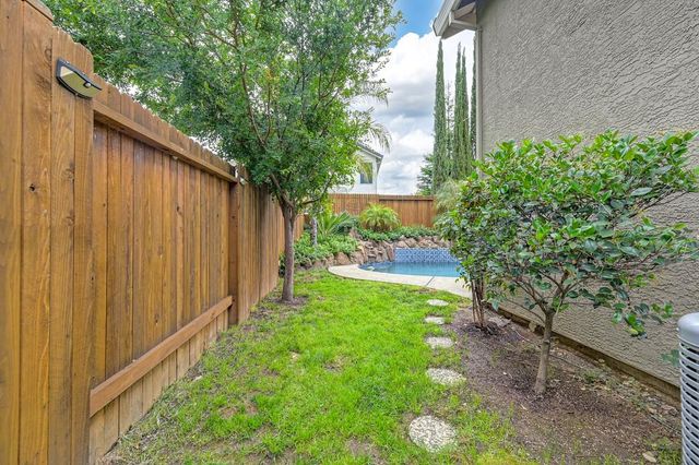 549 Fifteen Mile Dr, Roseville, CA 95678