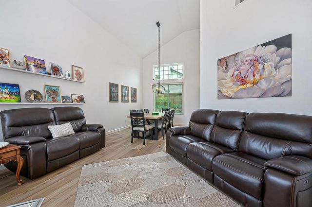 549 Fifteen Mile Dr, Roseville, CA 95678