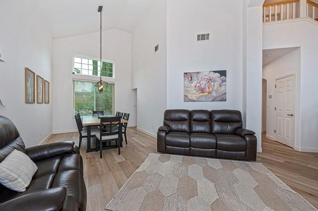 549 Fifteen Mile Dr, Roseville, CA 95678