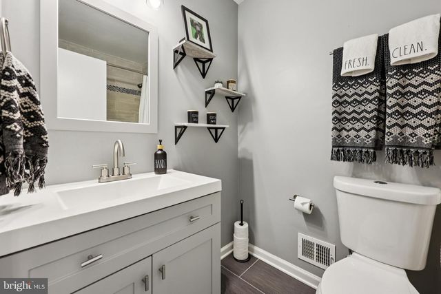 10913 HOWLAND DR, Reston, VA 20191