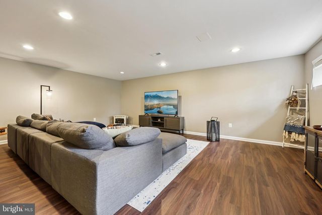 10913 HOWLAND DR, Reston, VA 20191