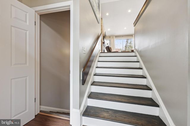 10913 HOWLAND DR, Reston, VA 20191