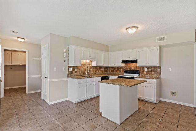 856 WOOD SHADOWS DR, Memphis, TN 38018