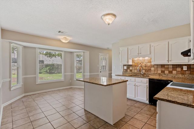856 WOOD SHADOWS DR, Memphis, TN 38018