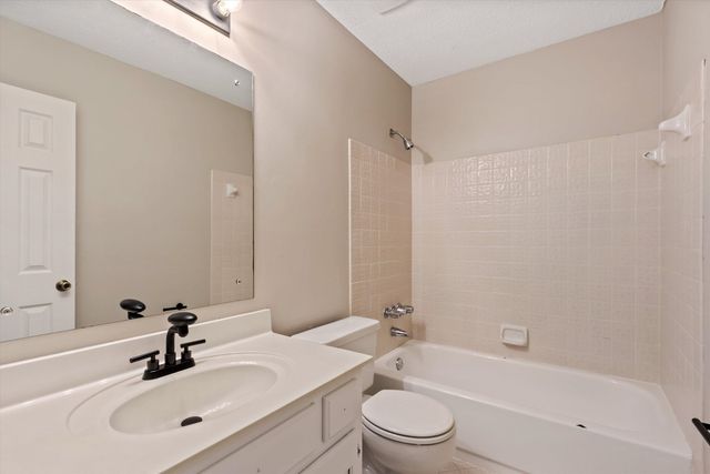 856 WOOD SHADOWS DR, Memphis, TN 38018