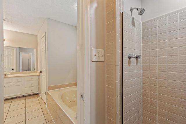 856 WOOD SHADOWS DR, Memphis, TN 38018