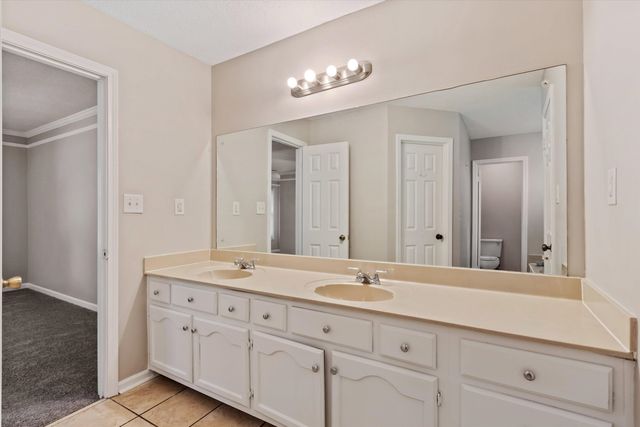 856 WOOD SHADOWS DR, Memphis, TN 38018