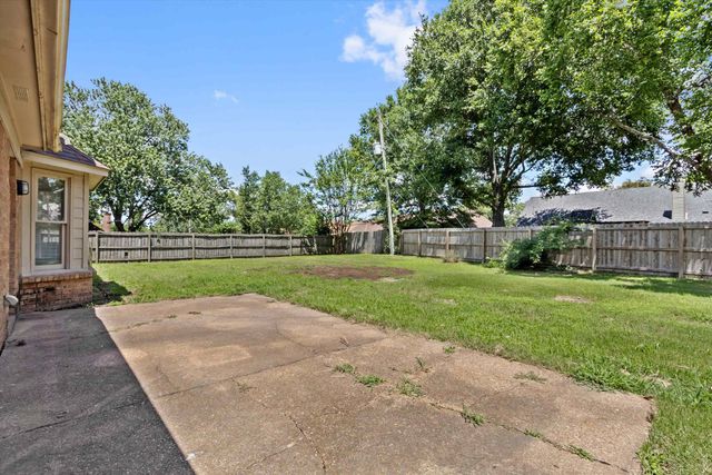 856 WOOD SHADOWS DR, Memphis, TN 38018