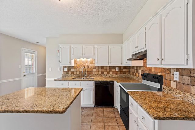 856 WOOD SHADOWS DR, Memphis, TN 38018