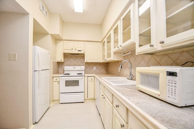 10811 Richmond Avenue 2, Houston, TX 77042