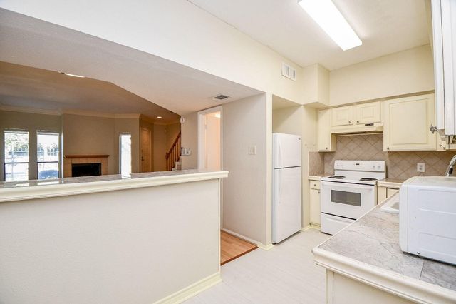 10811 Richmond Avenue 2, Houston, TX 77042