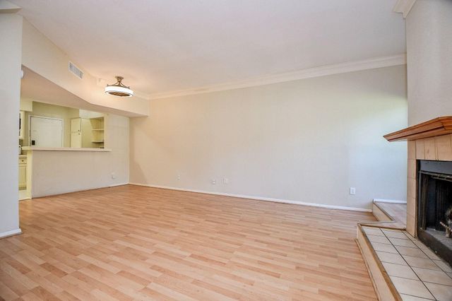 10811 Richmond Avenue 2, Houston, TX 77042