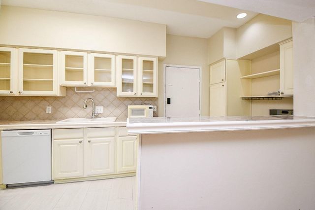 10811 Richmond Avenue 2, Houston, TX 77042