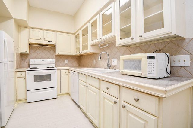 10811 Richmond Avenue 2, Houston, TX 77042