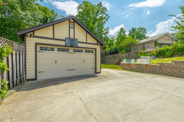 1206 E Dallas Road, Chattanooga, TN 37405