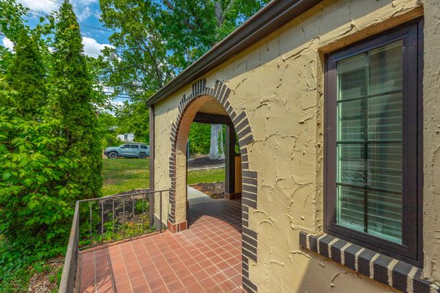 1206 E Dallas Road, Chattanooga, TN 37405