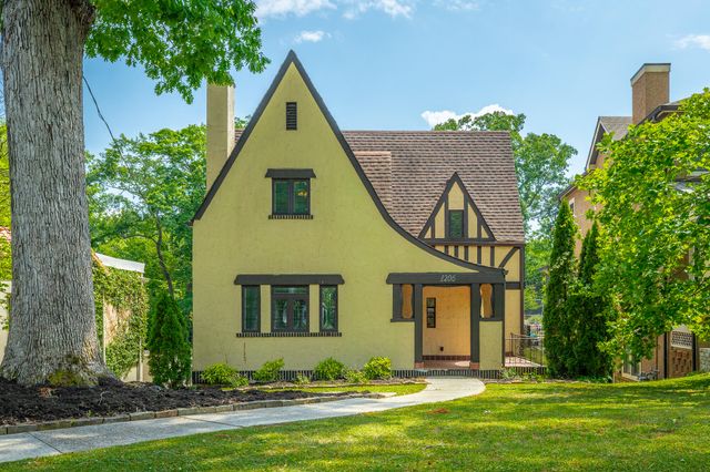 1206 E Dallas Road, Chattanooga, TN 37405