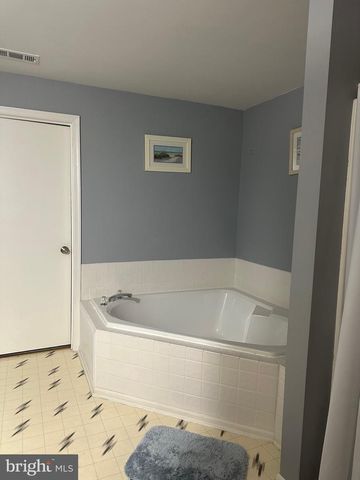 1708 SQUIRREL RD, Marlton, NJ 08053