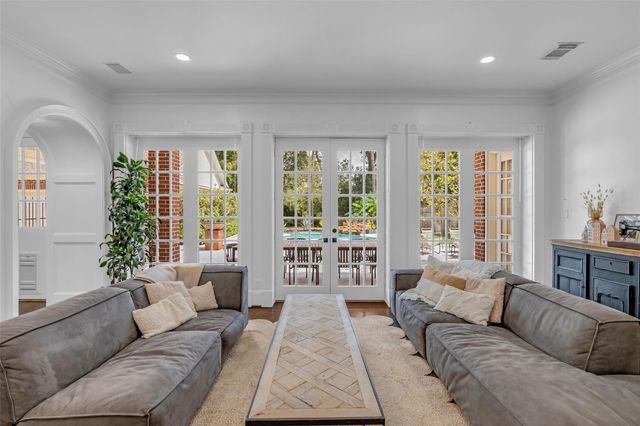 23 E Shady Lane A, Houston, TX 77063