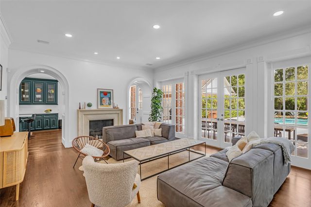 23 E Shady Lane A, Houston, TX 77063