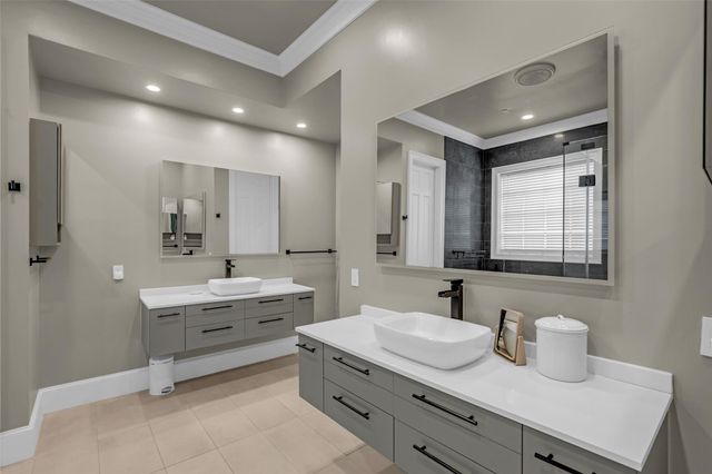 23 E Shady Lane A, Houston, TX 77063
