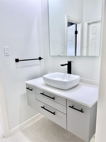 23 E Shady Lane A, Houston, TX 77063
