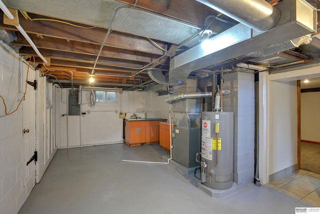 2601 S 60 Street, Omaha, NE 68106