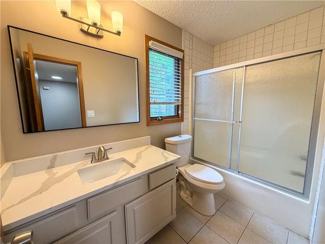 2908 Meadow Drive, Lawrence, KS 66047