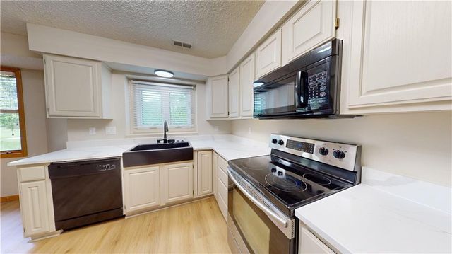 2908 Meadow Drive, Lawrence, KS 66047