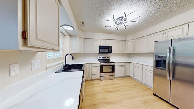 2908 Meadow Drive, Lawrence, KS 66047
