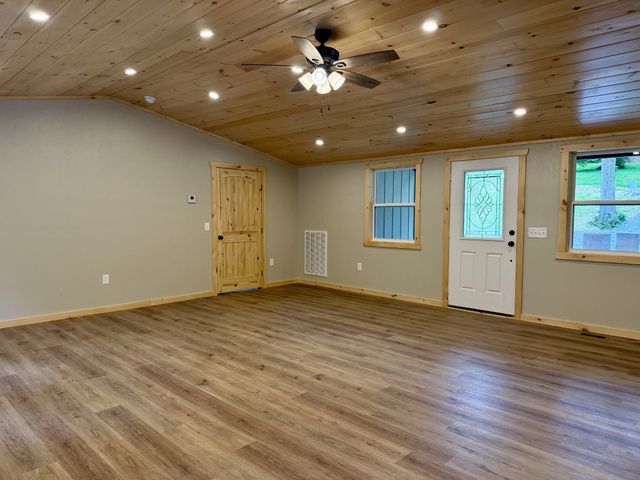 484 Spencer Dr, Spencer, TN 38585