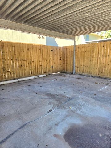 1532 Silverpines Road 532, Houston, TX 77062