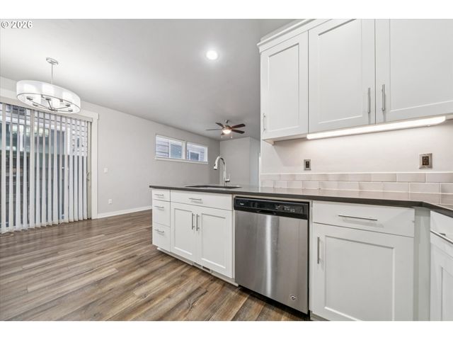 5231 Se DAVIS Rd, Hillsboro, OR 97123