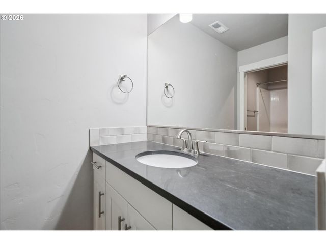 5231 Se DAVIS Rd, Hillsboro, OR 97123