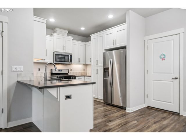 5231 Se DAVIS Rd, Hillsboro, OR 97123