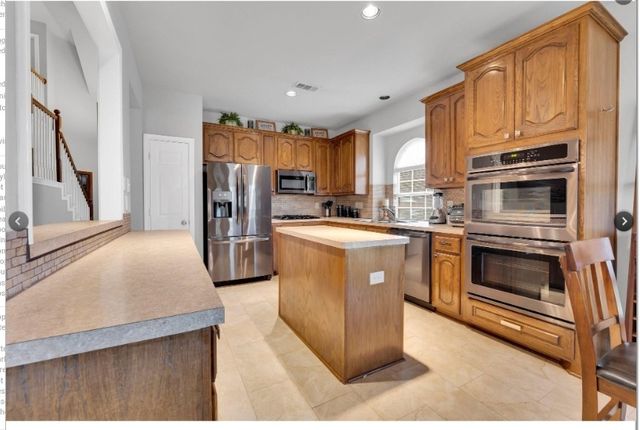 1504 Mountain Laurel Lane, Desoto, TX 75115
