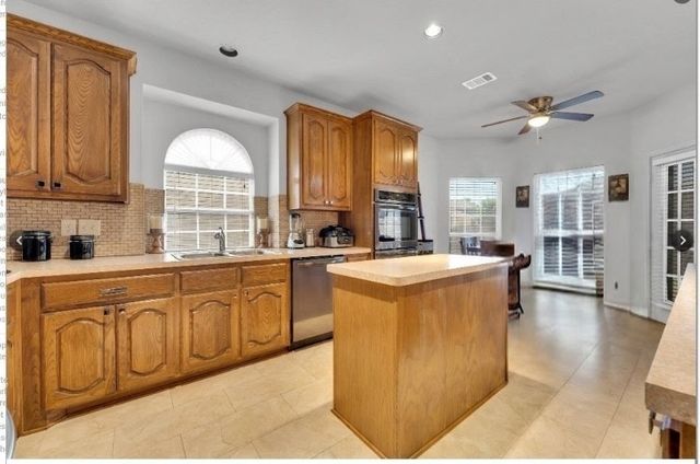 1504 Mountain Laurel Lane, Desoto, TX 75115