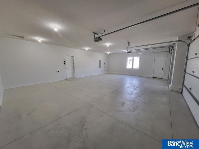 9409 Delano Drive, Lincoln, NE 68516