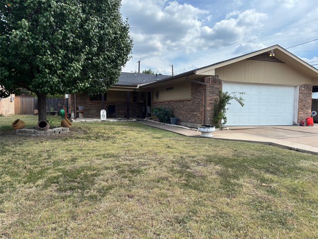 1509 4th Street, Grand Prairie, TX 75051