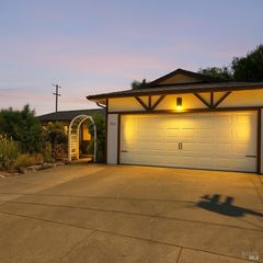 221 Washo Dr, Ukiah, CA 95482