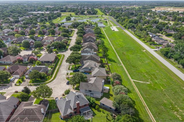 3131 Genessee Creek Lane, Friendswood, TX 77546