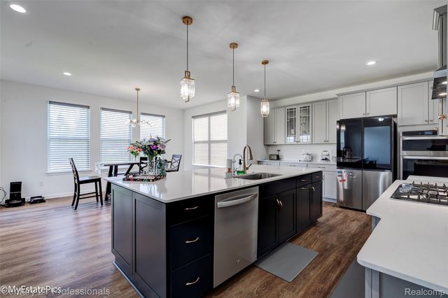 58775 Gidran Drive, South Lyon, MI 48178