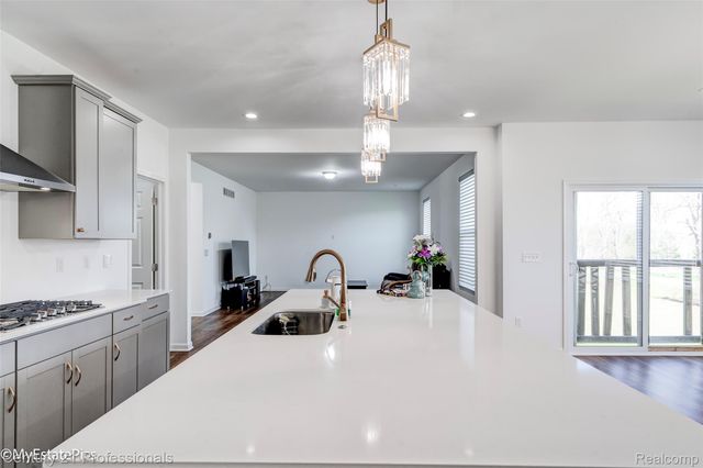 58775 Gidran Drive, South Lyon, MI 48178